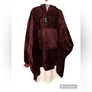 NWT The Comfy maroon Sherpa lined wearable fleece soft blanket burgandy hoodie